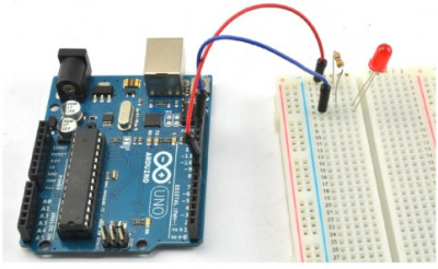 Connecting a breadboard to control the LED with Arduino